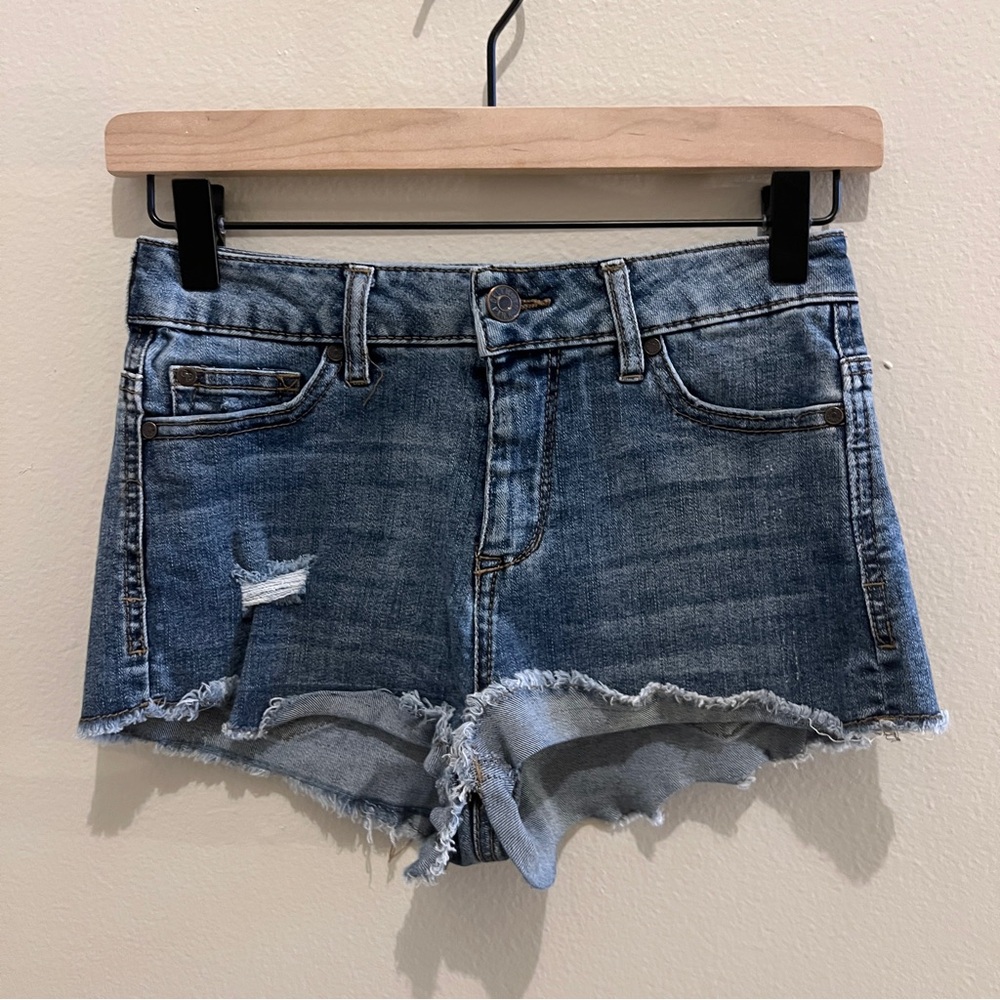 Celebrity Pink Stretch Medium Wash Denim Distressed Women Cutoff Shorts Size 2
